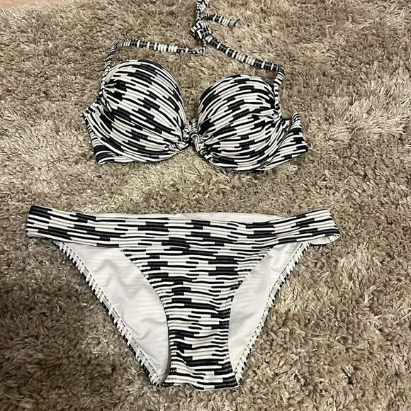 Victoria’s Secret Black Striped Bikini Size 32B - Picture 2 of 6